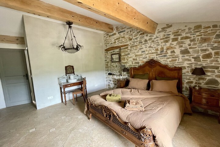 Room 6 of 45