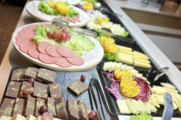 Dining 82 of 96