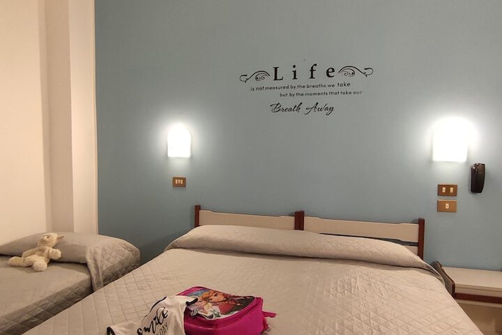 Room 11 of 22