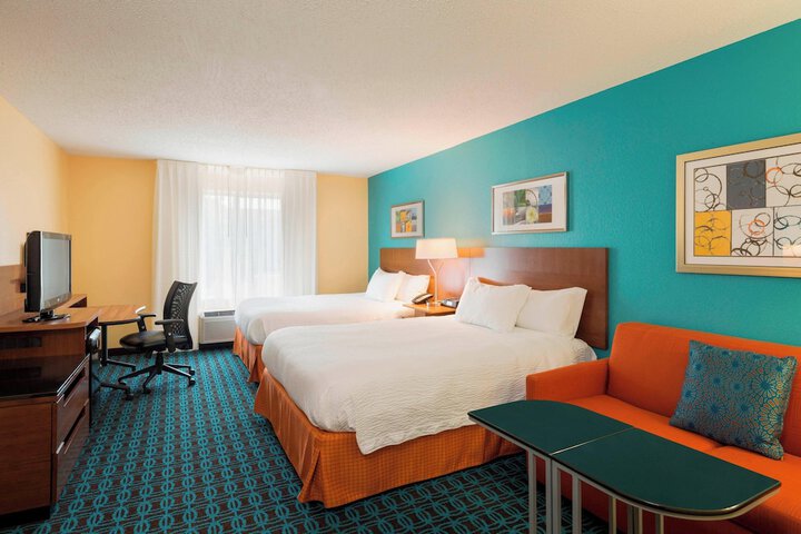 2 Queen Beds Work Desk Microwave and Refrigerator WiFi Continental Breakfast (2 of 9)