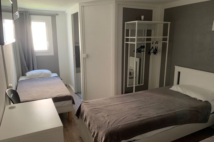 Room 28 of 64