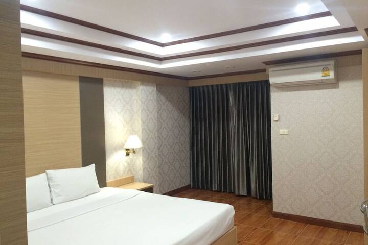 Room 5 of 20