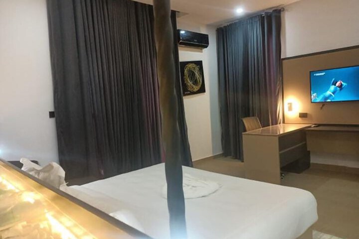Room 9 of 52