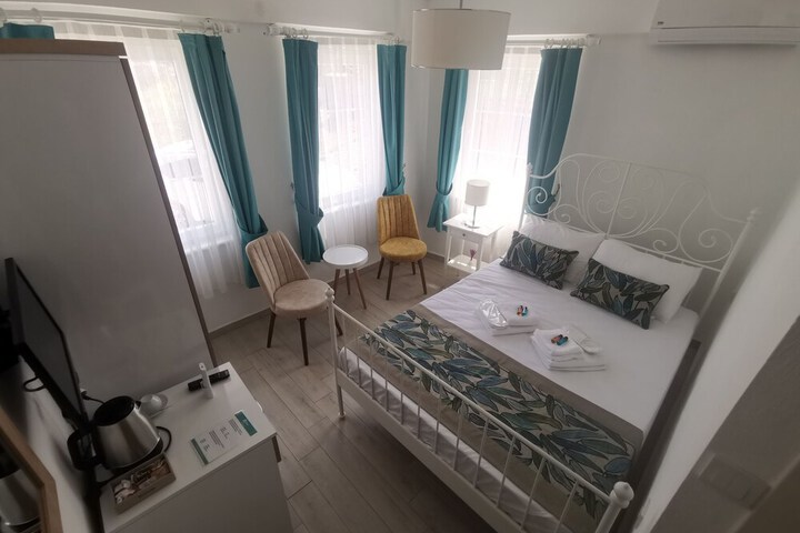 Room 9 of 33