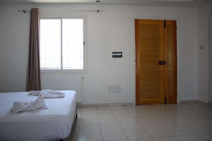 Room 63 of 153