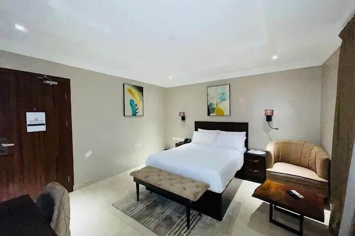 Room 11 of 25