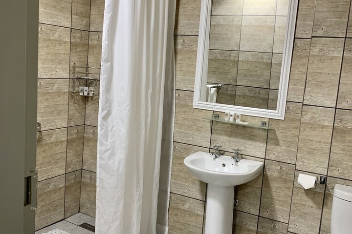 Room 25 of 46