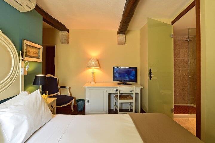 Room 32 of 52