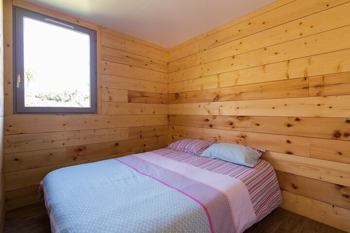 Room 5 of 16