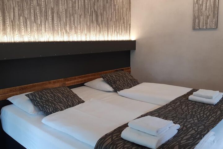 Room 9 of 43