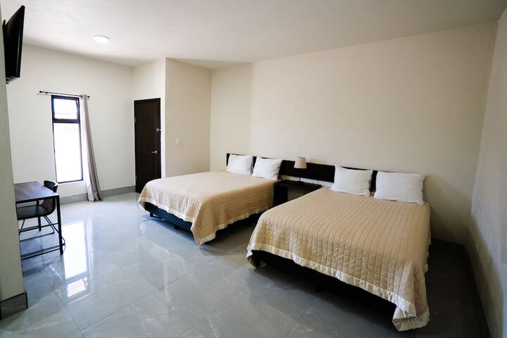Room 43 of 211