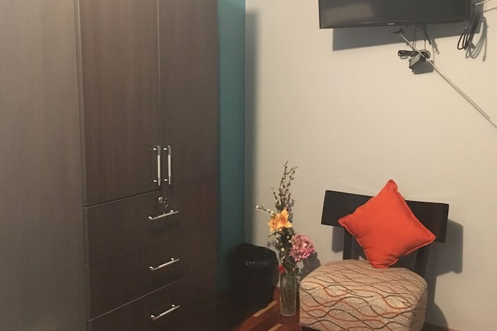 Room 32 of 34