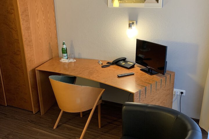 Room 16 of 77