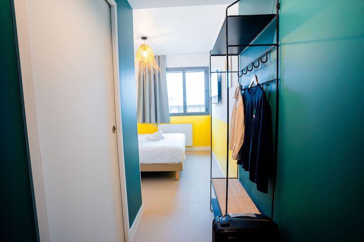 Room 9 of 31