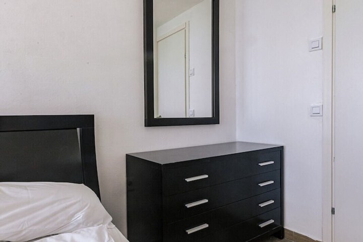 Room 28 of 104