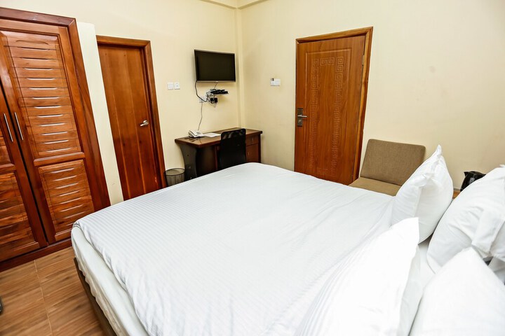 Room 6 of 38