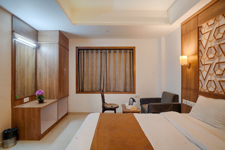 Room 33 of 61