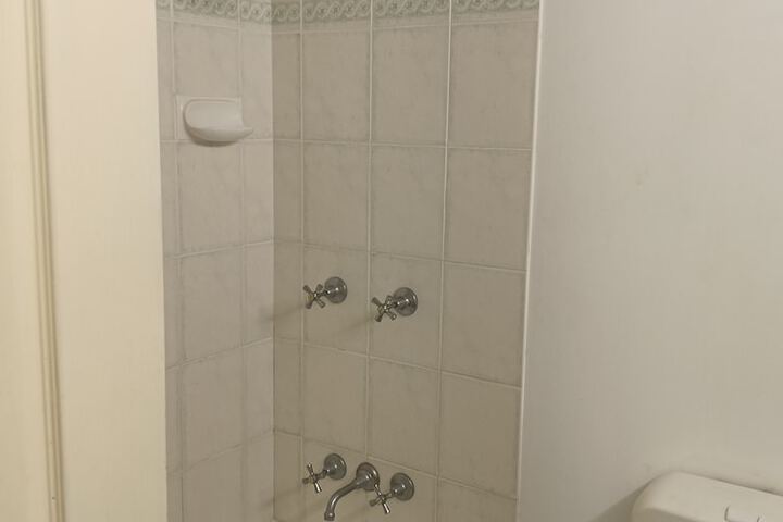 Room 10 of 13