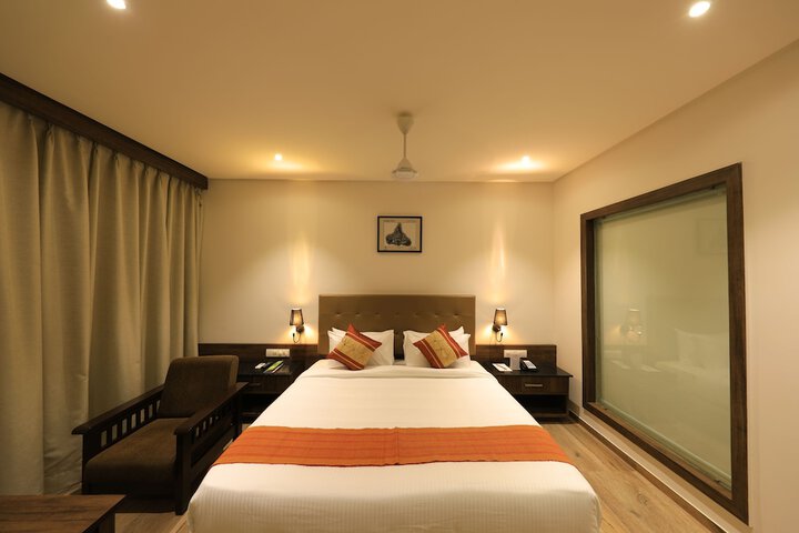 Room 8 of 33