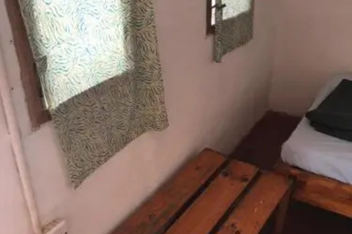 Room 4 of 11