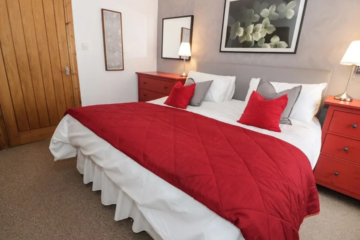 4 Mountain Lodge Biggar