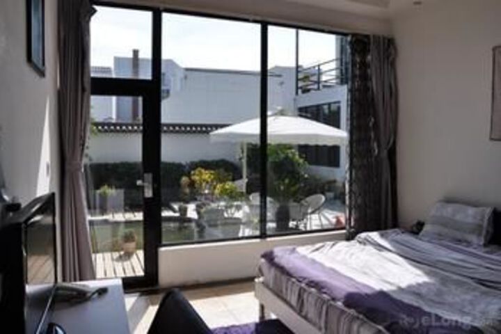 Room 54 of 76