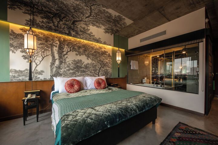 Room 17 of 48