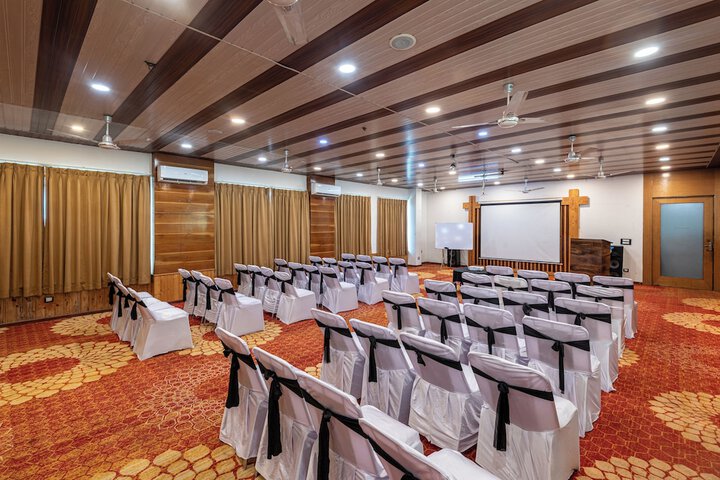 Ballroom/Hall 102 of 109