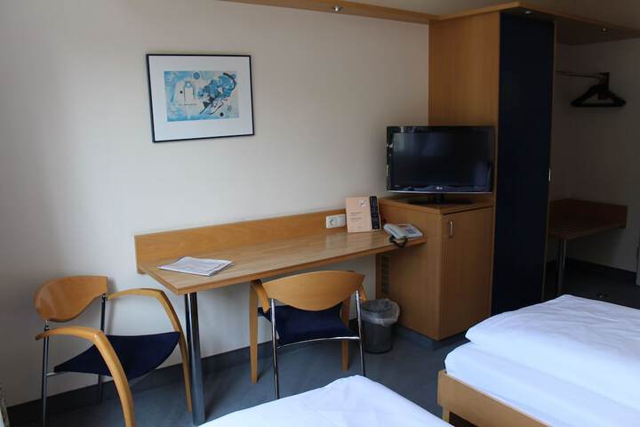 Room 8 of 42