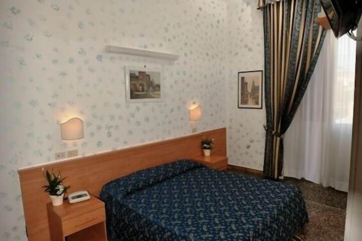 Room 11 of 22
