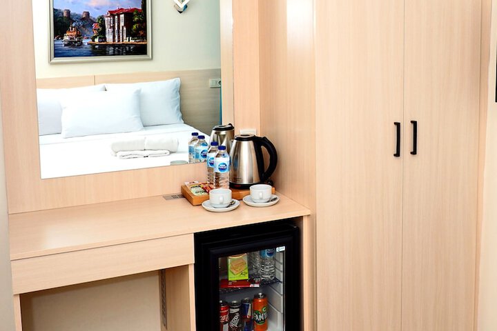 Room 4 of 40