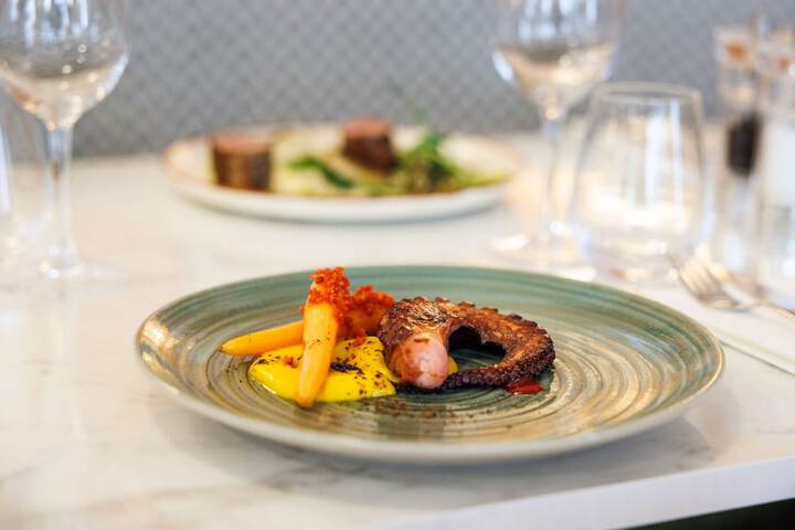 Dining 39 of 51