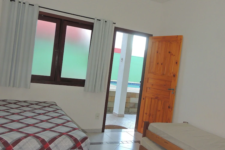 Room 3 of 10