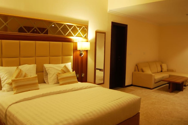 Room 16 of 34