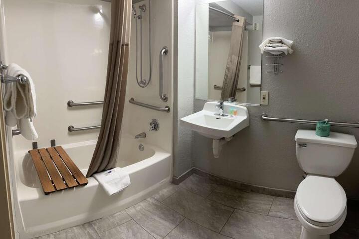 Accessible 1 Queen Accessible Roll in Shower Sofa Work Desk Microwave and Refrigerator, Continental Breakfast (11 of 18)