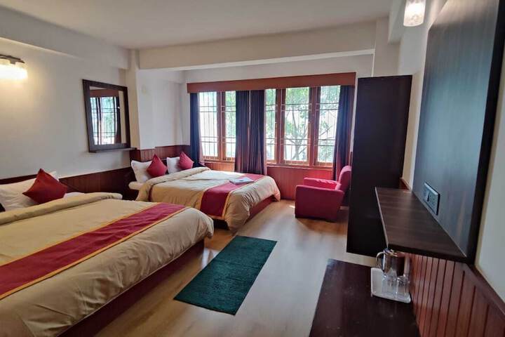 Room 4 of 10