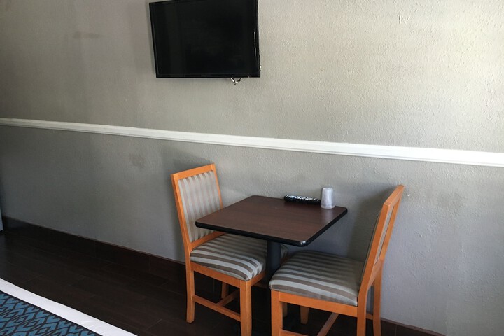 Room 10 of 24
