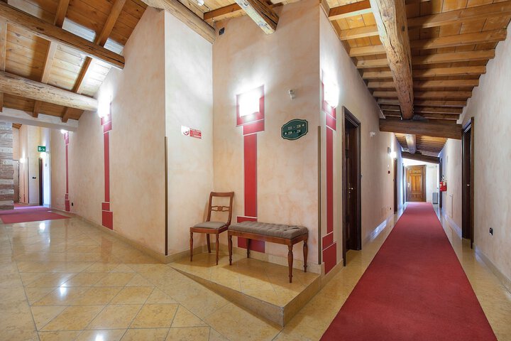 Ballroom/Hall 64 of 81