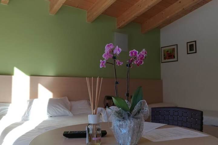 Room 2 of 35
