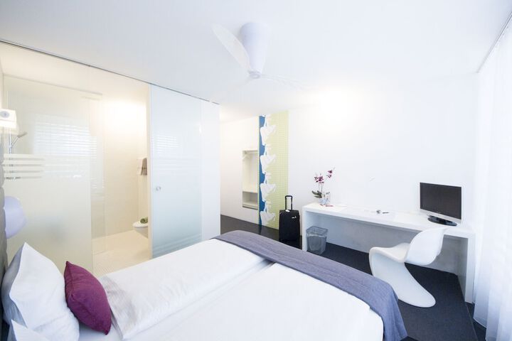 Room 6 of 14