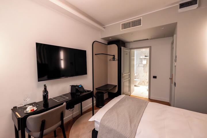 Room 53 of 87