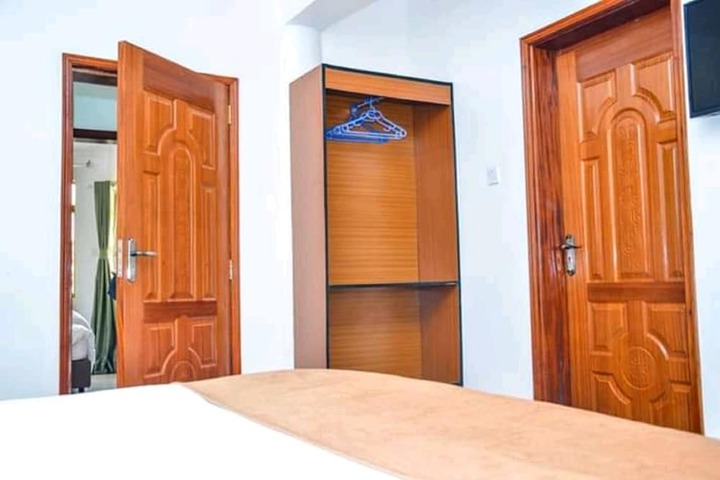 Room 12 of 25