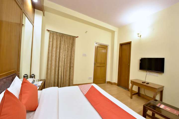 Room 25 of 36