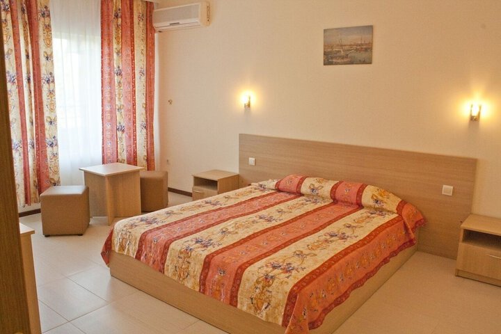 Room 10 of 52