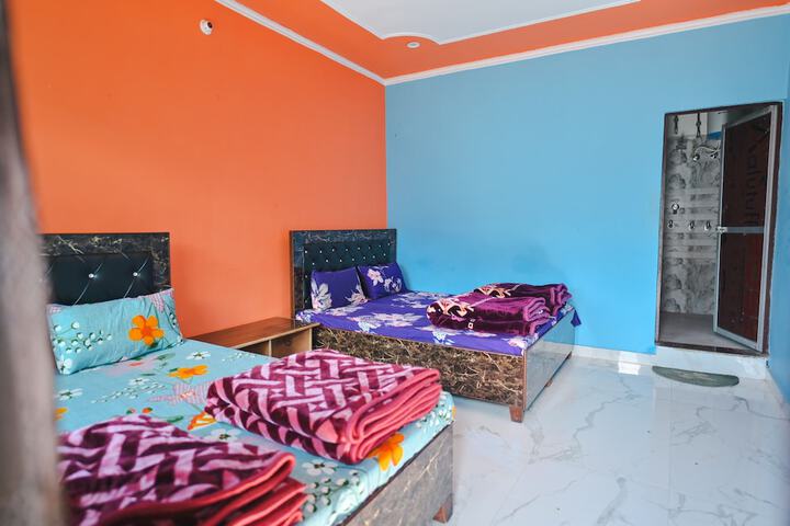 Room 2 of 10
