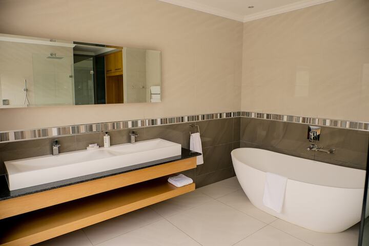 Room 10 of 48