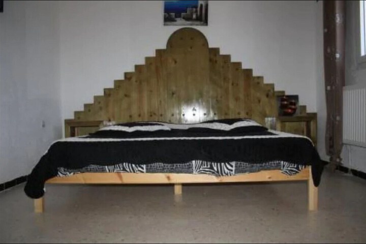 Room 6 of 10