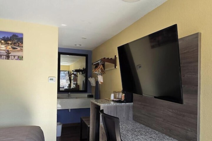 Room 16 of 57