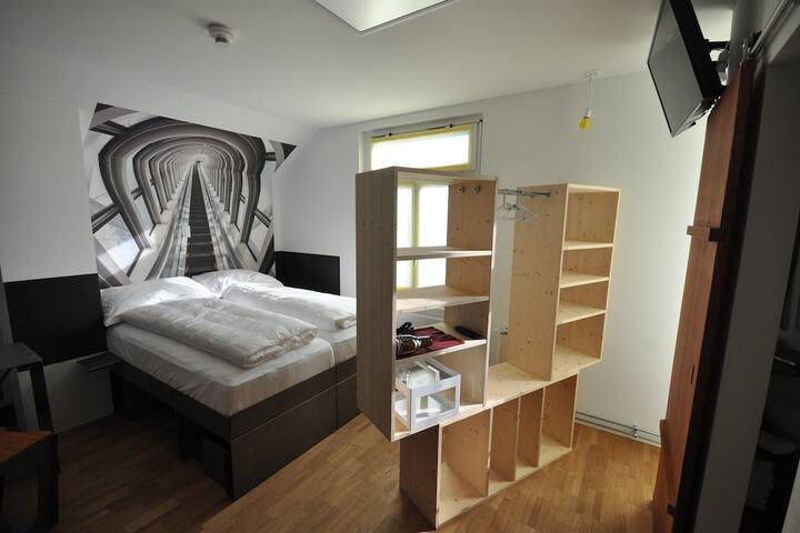 Room 11 of 111