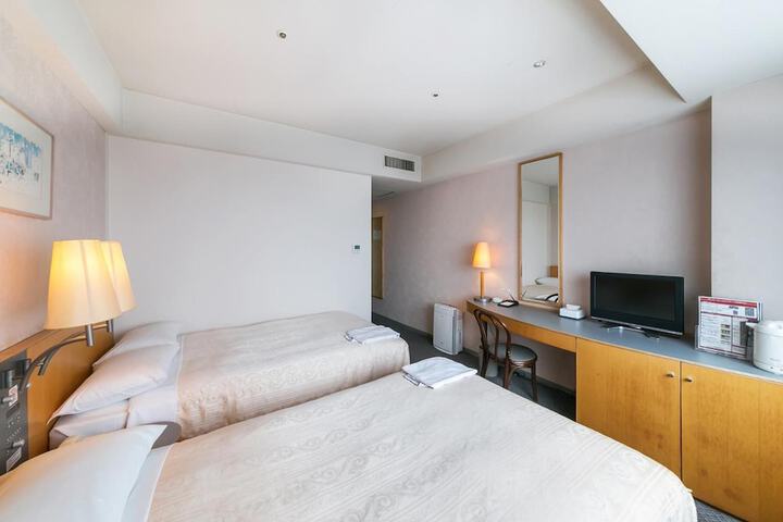 Room 10 of 48